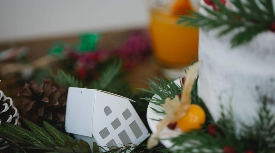 Expert Tips for Using Flocked Christmas Trees in Weddings